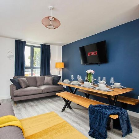 Fabulous 5 Bed House W Parking Villa Manchester Exteriör bild