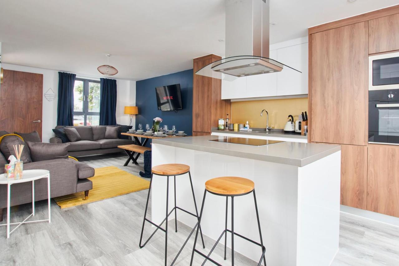 Fabulous 5 Bed House W Parking Villa Manchester Exteriör bild