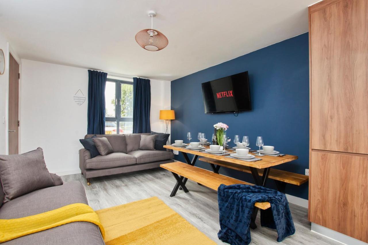 Fabulous 5 Bed House W Parking Villa Manchester Exteriör bild