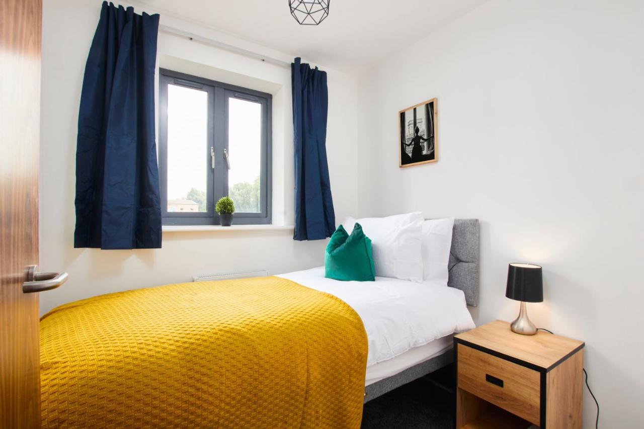Fabulous 5 Bed House W Parking Villa Manchester Exteriör bild