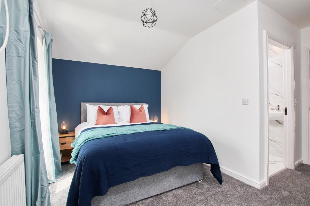 Fabulous 5 Bed House W Parking Villa Manchester Exteriör bild
