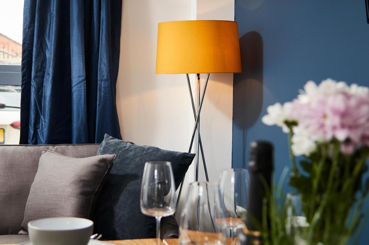 Fabulous 5 Bed House W Parking Villa Manchester Exteriör bild