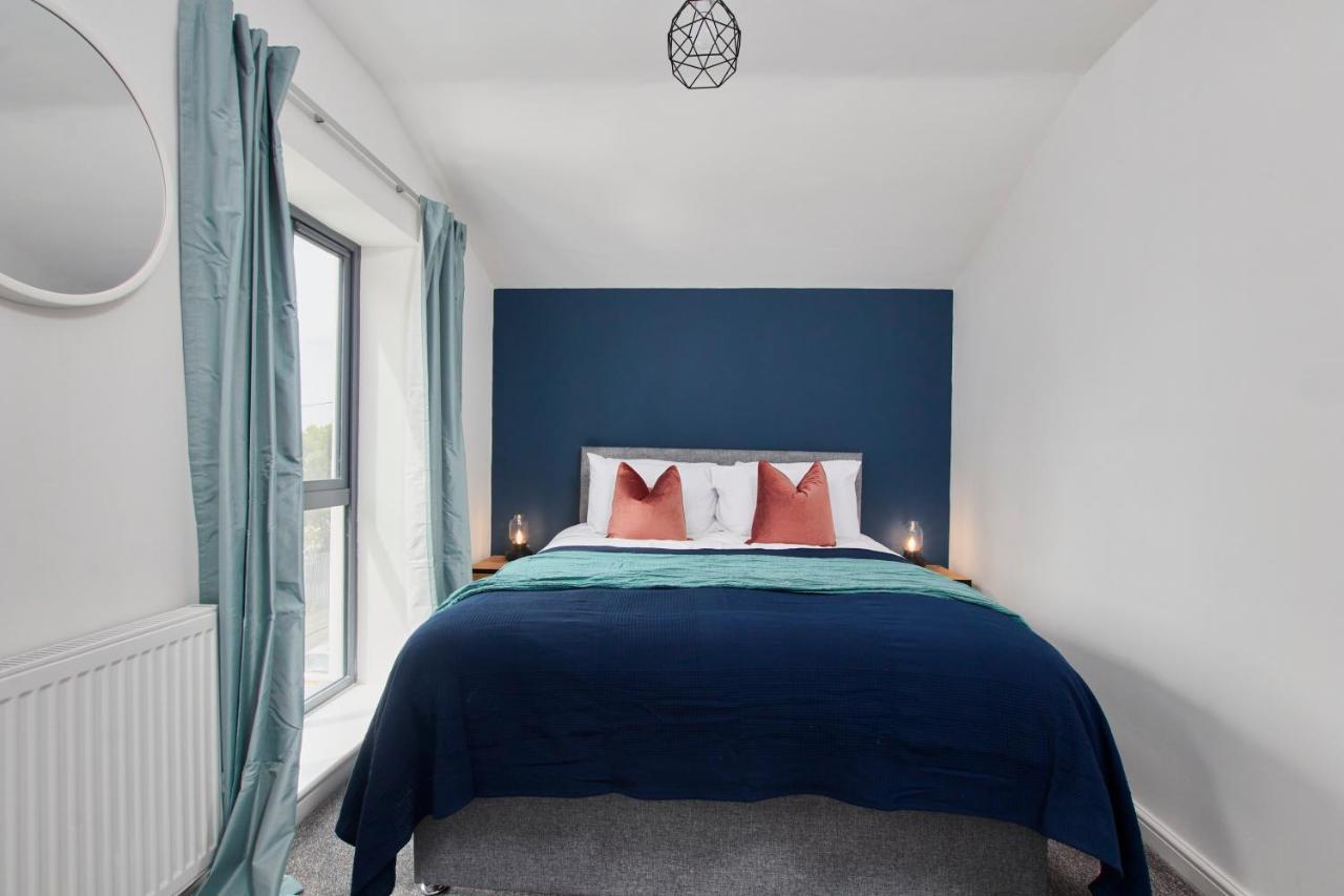 Fabulous 5 Bed House W Parking Villa Manchester Exteriör bild