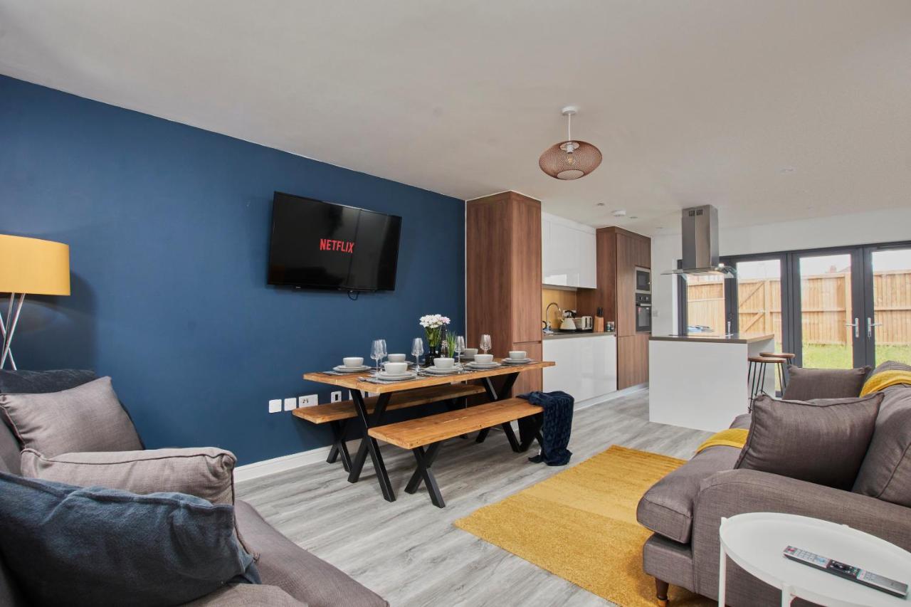 Fabulous 5 Bed House W Parking Villa Manchester Exteriör bild