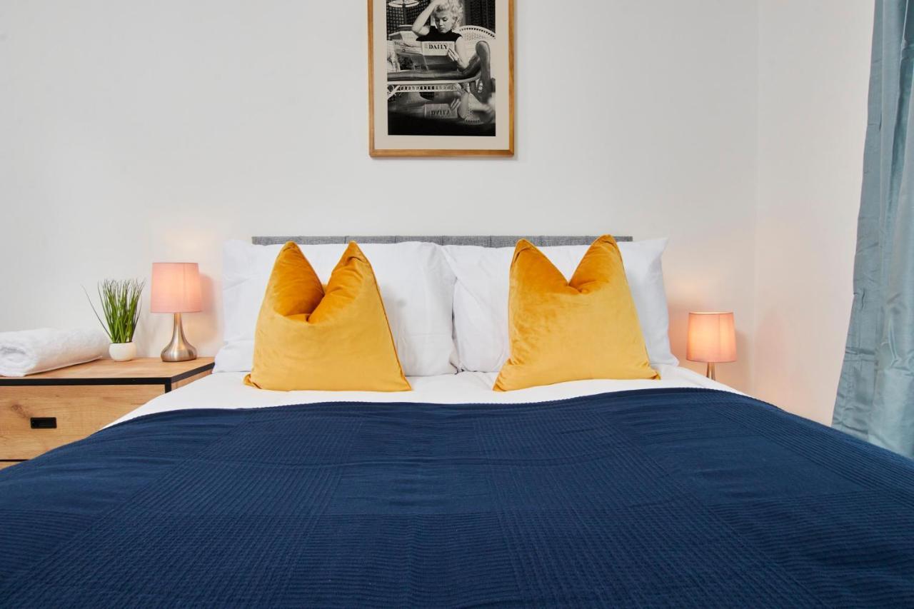 Fabulous 5 Bed House W Parking Villa Manchester Exteriör bild